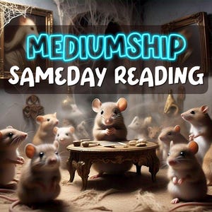 以下が含まれることがあります： ネオンブルーと白のフォントで「MEDIUMSHIP SAMEDAY READING」という文字が入った画像。小さなテーブルを囲むように集まったネズミのグループ。中央のネズミがリーディングをしているように見える。背景には額縁に入った肖像画とクモの巣がある。