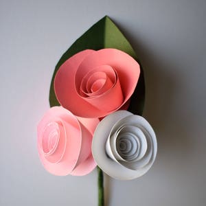 Paper Flower Boutonniere, Coral, Blush, and White Wedding Boutonniere afbeelding 1