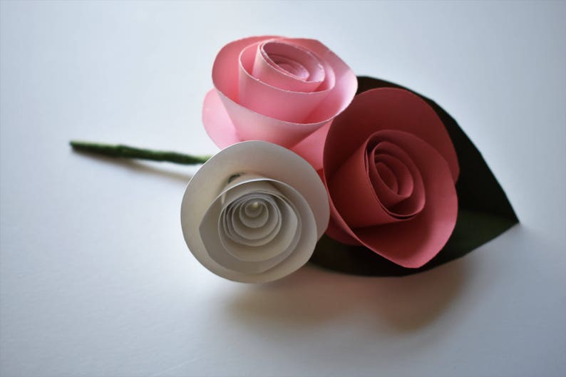 Paper Flower Boutonniere, Coral, Blush, and White Wedding Boutonniere afbeelding 4