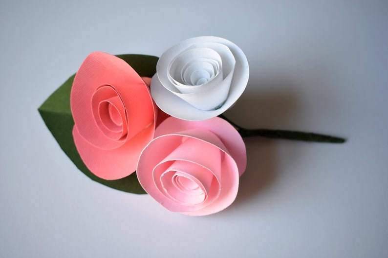 Paper Flower Boutonniere, Coral, Blush, and White Wedding Boutonniere afbeelding 2