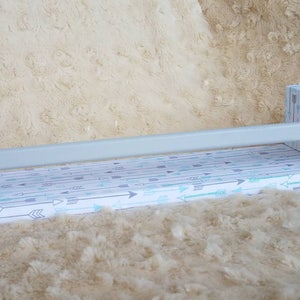 Flechas Libro de los niños Estante de pared / Estante de montaje en pared / Estante flotante / Vivero de bosque / Decoración de flecha / vivero azul claro