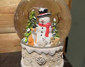 Musical Christmas Snow Globe | I'm Dreaming of a White Christmas | Snowman & Woodland Animals Festive Decor
