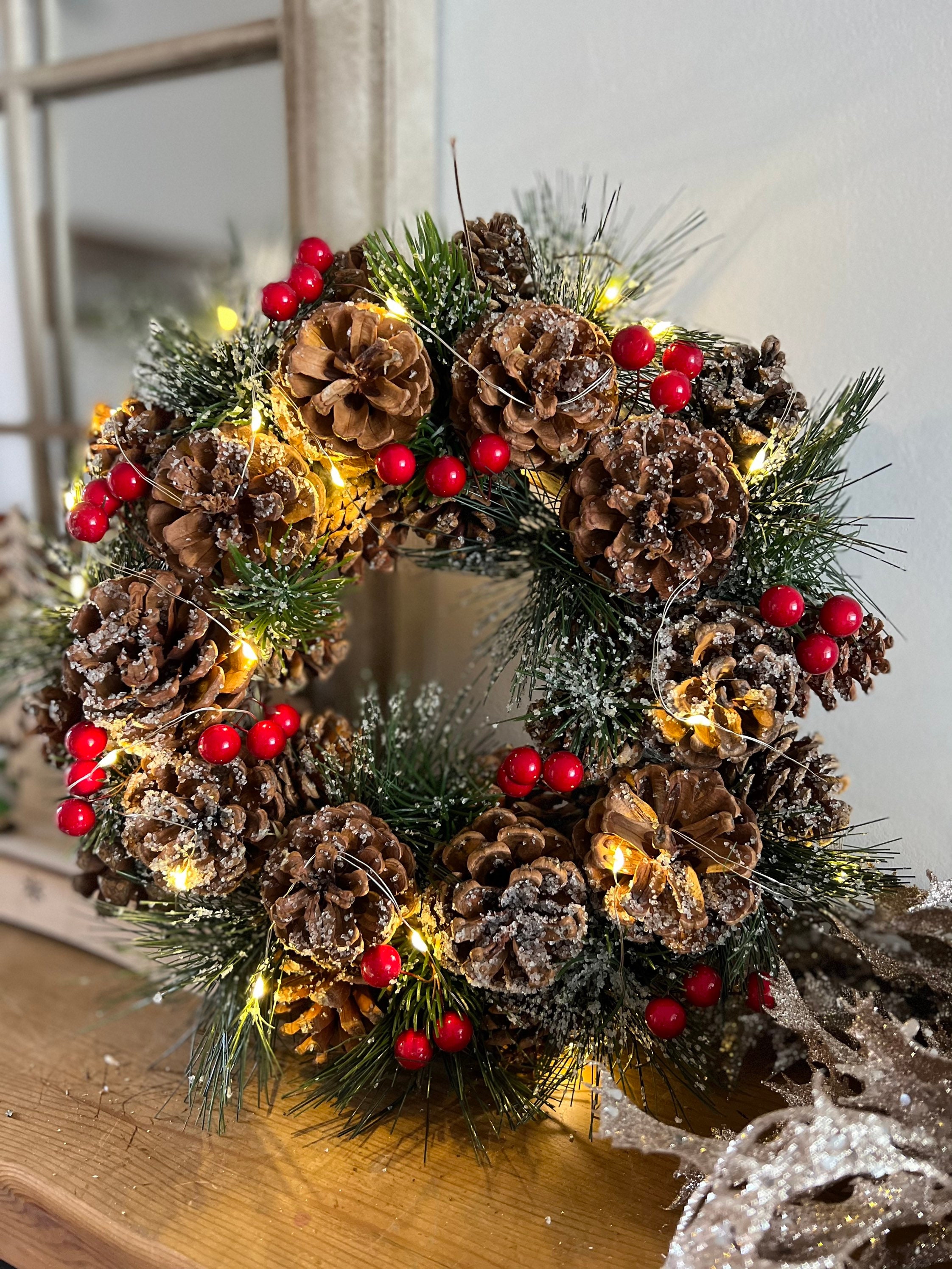 Couronne De Noël Bleue Artificielle - Décoration Murale/Porte Avec Pommes De Pin, Baies - Réutilisable
