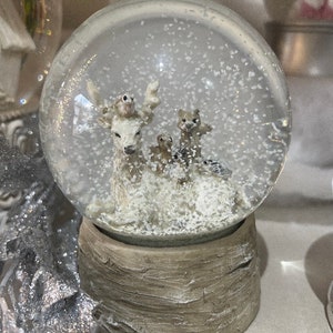 Deer and friends snow globe, beautiful wooden/bark design base, reindeer, woodland, owl, squirrel, fox, wintery scene, christmas gift