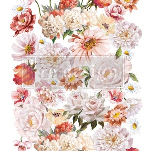 Può includere: Un disegno floreale ad acquerello con una varietà di fiori in tonalità di rosa, bianco e arancio. I fiori sono disposti in un motivo sciolto e fluido, creando un'atmosfera romantica e fantasiosa. Il disegno è perfetto per aggiungere un tocco di eleganza a qualsiasi progetto.