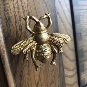 Bumble Bee draw pull cupboard door knob handle, upcycle, replacement, kitchen bathroom, craft, golden, gold vintage hive queen bee