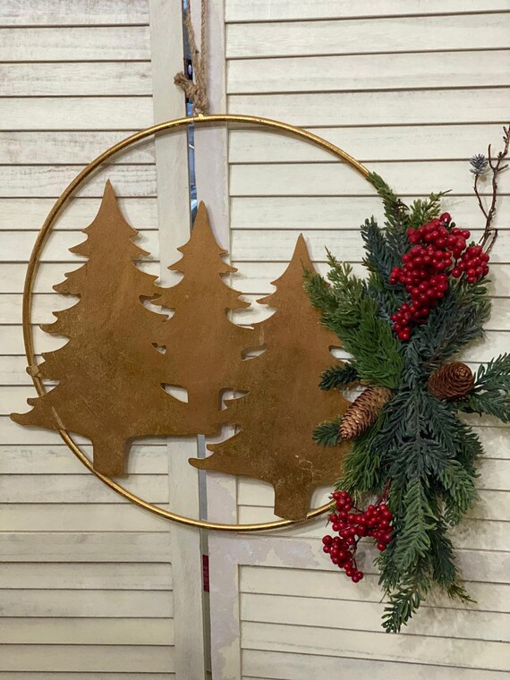 SALE Winter, Weihnachten, Kunstkranz, Wand oder Tür aufgehängt, Gold und Silber Metall, großes Ornament, rote Beeren, Weihnachtsbaum