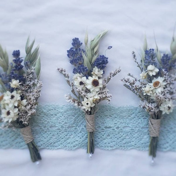 Small Blue White Daisies Boutonniere, Lavender, Dried Flowers, Simple Boutonniere, Elegant Boutonniere For the Groom, Barn Style Wildflowers