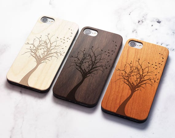 Étui iPhone 13 Mini en bois de bambou et côtés en TPU et avec gravure arbre