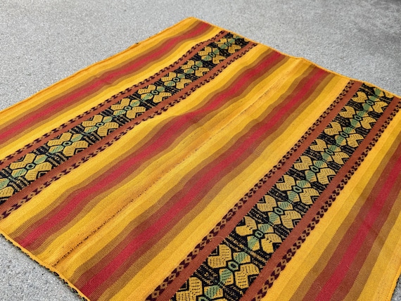 Shamanic Manta Cloth, Traditional Peruvian Mesa Cloth for Plant Medicine Ceremony, 23" x 23.5", Handmade in Chawaytiri, Peru