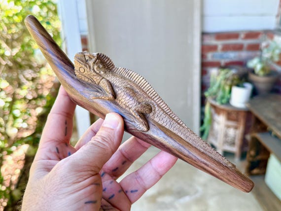 Iguana Tepi Pipe, Hand Carved, Wooden Shamanic Applicator Pipe