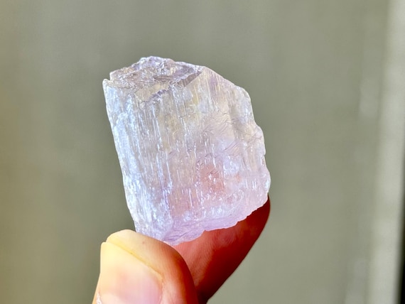 Purple Kunzite Crystal with Lovely Lilac Hue and Wonderful Termination, 38g, Heart Chakra Crystal, Afghanistan R477