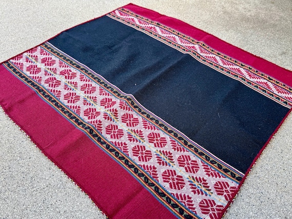 Andean Manta Cloth, 23" x 21", Traditional Peruvian Mesa Cloth for Shamanic Plant Medicine Ceremony, Chawaytiri, Peru