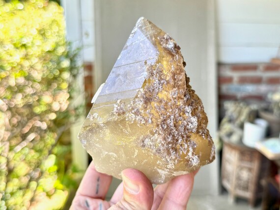 Cathedral Citrine Quartz with Lepidolite, Self-Standing Crystal, 972g, Aracuai, Minas Gerais, Brazil W130