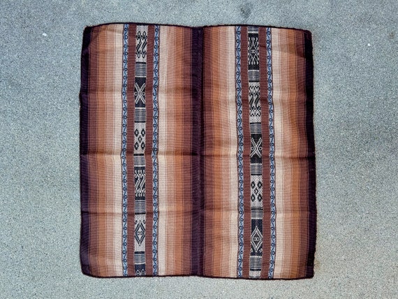Peruvian Manta Cloth, 24" x 23", Handwoven Andean Altar Cloth for Shamanic Plant Medicine Ceremony, Pachakuti Mesa Cloth, Chawaytiri, Peru