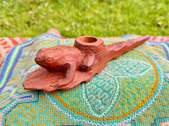 Frog Totem Pipe by Betson Macawashi, Hand Carved Palo Sangre Wood Tobacco Pipe for Shamanic Ceremony, Made in Pucallpa, Peru