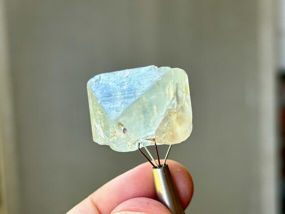 Blue Topaz, Gem Clear with Natural Formation, 22g, Throat & Third Eye Chakra Crystal, Self-Confidence and Creativity, Nigeria T515