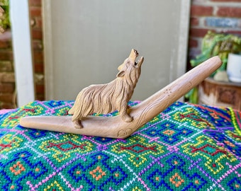 Pipa Tepi de Lobo, aplicador chamánico tradicional de madera, tallada a mano en teca maciza.