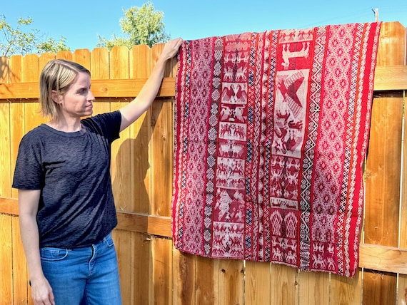Andean Manta Cloth, 41" x 34", Vintage Hand Loomed Mesa Cloth / Blanket for Shamanic Ceremony, Made in Patakancha, Ollantaytambo, Peru