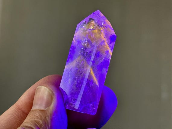 Powellite Phantom Quartz, UV Reactive & Self-Standing, 33g, Channeling Formation, Polished Quartz Tower, Bahia, Brazil A702