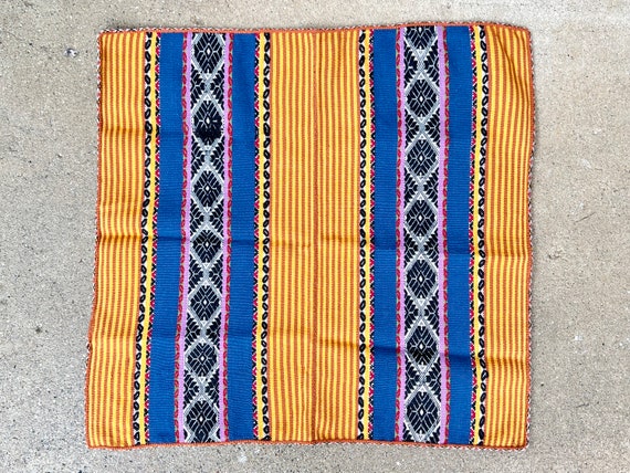 Peruvian Manta Cloth, 21" x 22", Handwoven Andean Altar Cloth for Shamanic Plant Medicine Ceremony, Pachakuti Mesa Cloth, Chawaytiri, Peru