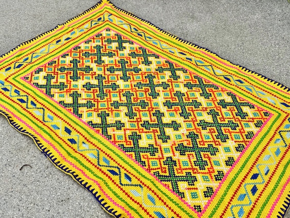 Shipibo Manta Cloth, 17" x 25", Embroidered Shamanic Mesa Cloth for Ceremony, Made in Pucallpa, Peru by Artist Laura Rengifo