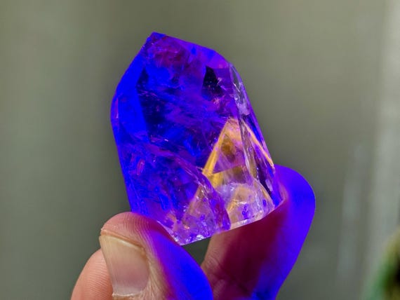 Powellite Phantom Amethyst Quartz, UV Reactive & Self-Standing, 38g, New Find, Channeling Formation, Bahia, Brazil T395
