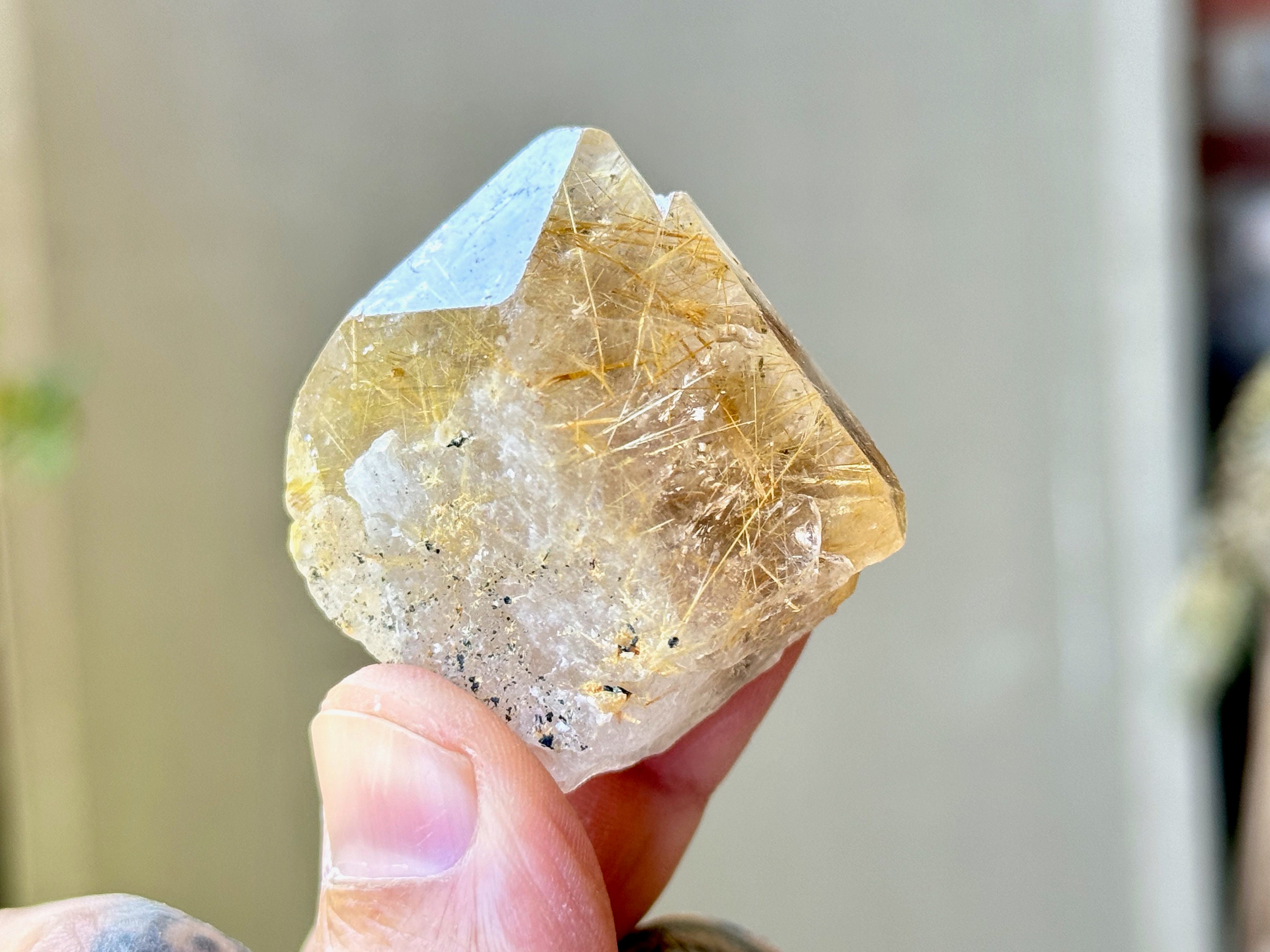 Golden Rutile Quartz with Outstanding Rutile Needle Inclusions ...
