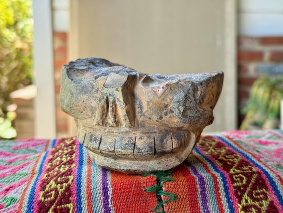 Stone Geode Skull with Amethyst, Self-Standing, 1.1 Kilo, Crystal Skull Statue for Display, Handmade in Peru PS4