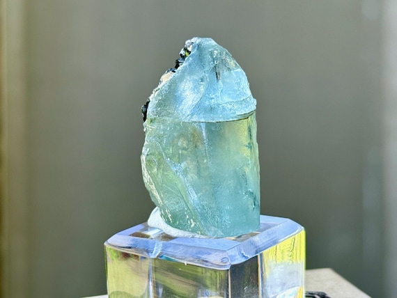 Blue Topaz, Naturally Rounded & Self-Standing, 39g, Throat and Third Eye Chakra, Medina, Minas Gerais, Brazil T627