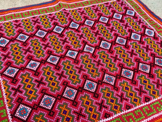 Shamanic Manta Cloth, Handmade Shipibo Mesa Cloth, 17" x 19", Pucallpa, Peru
