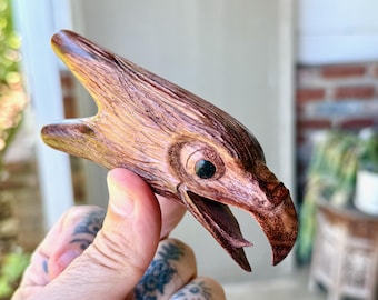 Pipa de águila, aplicadora chamánica tradicional, tallada a mano en madera de tamarindo oscuro, de un solo bloque.