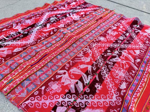 Andean Manta Cloth from Patakancha, Ollantaytambo, Large Size 39" x 39" (99 x 99 cm), Hand Loomed Mestana Mesa Cloth for Shamanic Ceremony