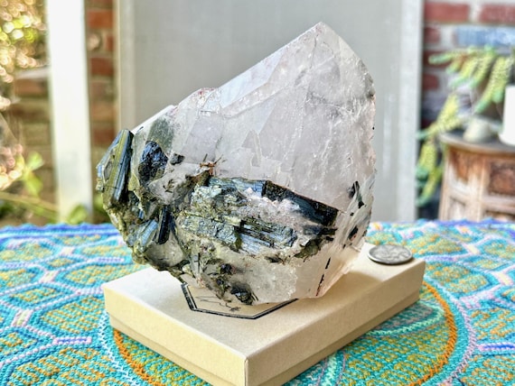 Cathedral Quartz with Green Tourmaline Inclusions, Self-Standing, 1.9 Kilo, São José do Safirá, Minas Gerais, Brazil W602