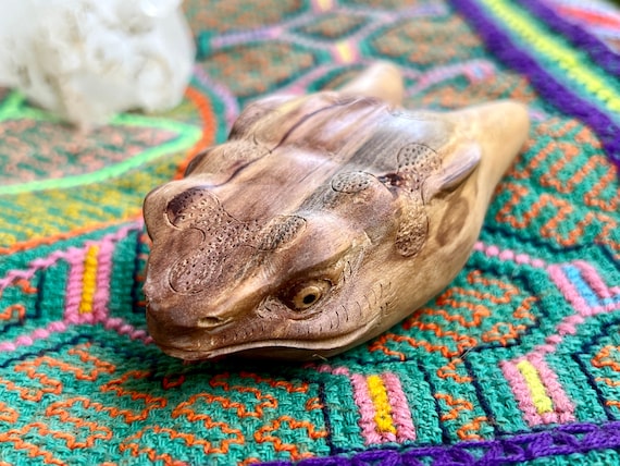 Frog Kuripe, Traditional Shamanic Applicator Pipe, Single Block Toad Kuripe, Hand Carved from Tropical Hardwood
