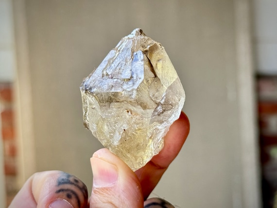 Elestial Quartz with Mild Citrine Inclusion, 100g, Solar Plexus Chakra, Aracuai, Minas Gerais, Brazil R437