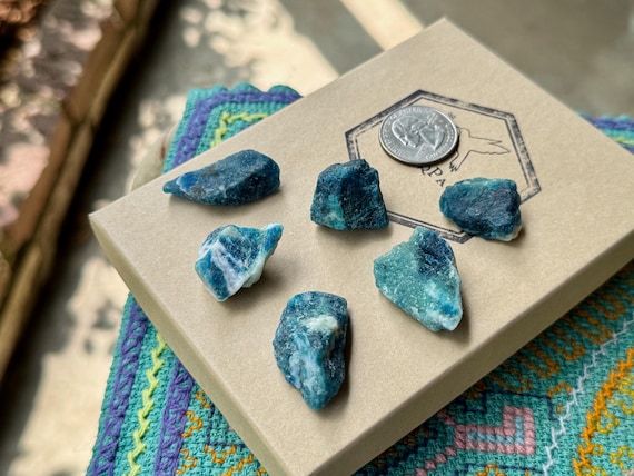 Sodalite, Natural UV Reactive Raw Sodalite Lot, 6 pcs, Throat & Third Eye Chakra Stone, Afghanistan S647