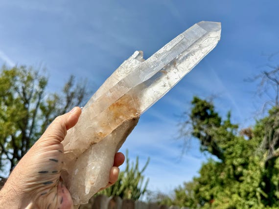 Diamantina Laser Quartz with Golden Healer Inclusions, 2 Kilo, Crystal for Energetic Clearing & Vibrational Consciousness, Brazil W772