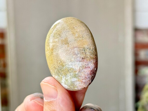Celadonite Palm Stone with Beautiful Mossy Patterning, 37g, Breathwork, Dreamwork, Angelic Beings, India R883