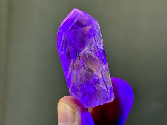 Powellite Phantom Amethyst Quartz, UV Reactive & Self-Standing, 30g, New Find, Dow Formation, Bahia, Brazil T391