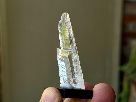 Nifontovite with Rainbow, AAA Water Clear, 8.8g, Crown & Pineal Chakra, Charcas, San Luis Potosi, Mexico B030