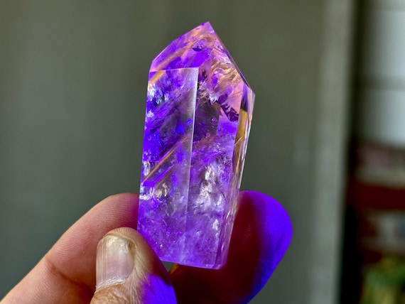 Powellite Phantom Amethyst Quartz, UV Reactive & Self-Standing, 47g, New Find, Dow Formation, Bahia, Brazil T337