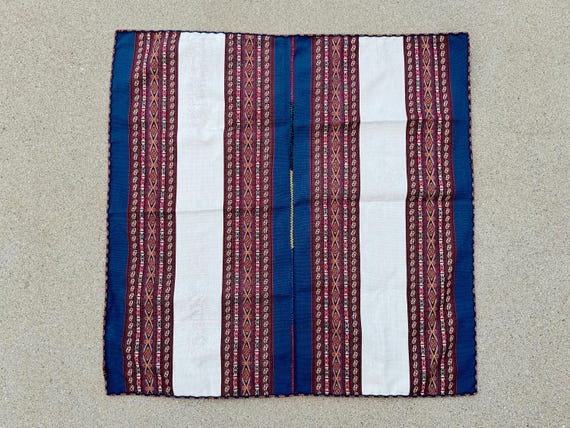 Peruvian Manta Cloth from Chinchero, Peru, 30" x 31" (76 cm x 76 cm), Large Hand Loomed Andean Mesa Cloth for Shamanic Ceremony