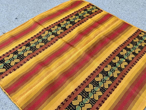 Shamanic Manta Cloth, Traditional Peruvian Mesa Cloth, 23" x 23" Handmade in Chawaytiri, Peru