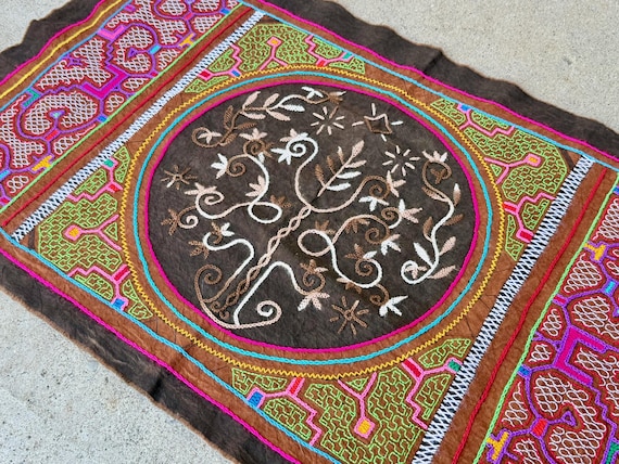 Shamanic Manta Cloth, Handmade Shipibo Mesa Cloth, 17" x 29", Pucallpa, Peru