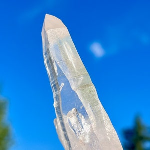 Cristal de quartz lémurien, pointe de quartz lémurien limpide, Serra do Cabral, Minas Gerais, Brésil M752