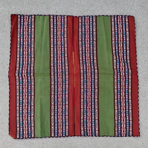 Andean Manta Cloth from Chinchero, Peru, 30&quot; x 31&quot; (76 cm x 80 cm), Large Hand Woven Mesa Cloth for Shamanic Plant Medicine Ceremony