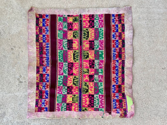 Vintage Peruvian Manta Cloth from Ausungate, 23" x 21", Hand Woven Andean Altar Cloth for Shamanic Plant Medicine Ceremony