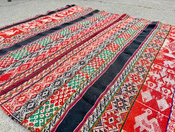 Andean Manta Cloth from Patakancha, 40" x 43," Extra Large Size, Vintage Hand Loomed Mesa Cloth for Shamanic Ceremony, Ollantaytambo, Peru