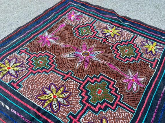 Shipibo Manta Cloth, Flower & Vine, 25" x 28", Embroidered Shamanic Mesa Cloth, Handmade in Pucallpa, Peru, Artist Isabel Franquines